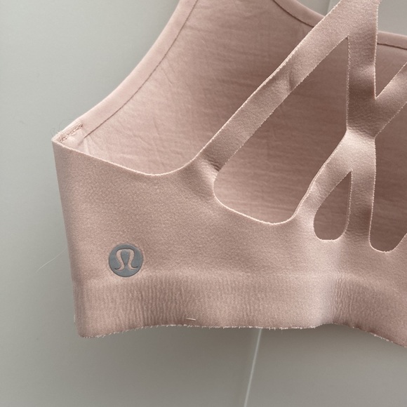 lululemon athletica Other - LULULEMON - nearly seamless and no padding sports bra size 6